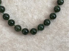 INCREDABLE VINTAGE HAND KNOTTED GENUINE JADE BEAD UNIQUE CLASP NECKLACE NR