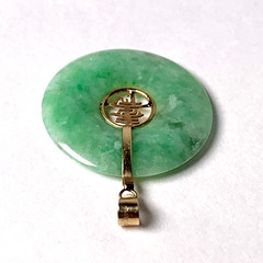 14K /585 Gold Green Jade Disc Pendant Chinese Shou Longevity Bezel Set Vintage