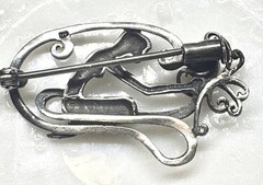 K28 Filigree Irish Fairytale 1.35” Brooch 4g Vintage 1950-1970s