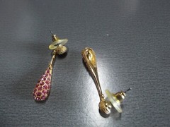1 Pair Old 1.25″in Gold Tone Long Tear Drop w/ pink Stones Stud Earrings
