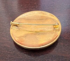VTG Damascene Round Brooch Pin Gold Black Ornate Delicate Trombone Clasp 1.75″