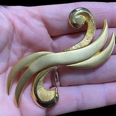 Vintage Tona Brooch Matte Shiny Goldtone Swirl 3-1/8″ Long