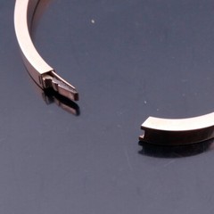 Frantz Hingelberg. Hinged 14k Gold Bangle.