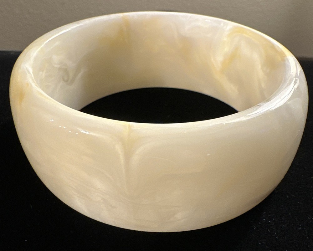 Beige Creamy Swirls Lucite Bangle Bracelet Vintage Layerable