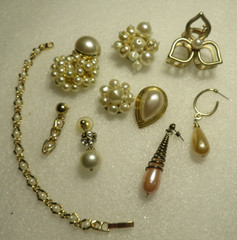 Vintage Clip On Goldtone Faux Pearl Earrings Lot Of 10 Singles As Pictured