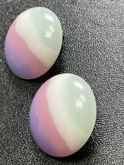 Vintage 1.1” Rainbow Pink Purple Green Lucite Round Puffy Clip Earrings