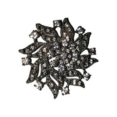 Star Like Pin Brooch With Rhinestones 2″ In Diameter Very Pretty No Brand