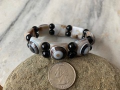 Sardonyx Eye Hexagon and Black Onyx beads 0.75”W, 2.25″ Bracelet 47