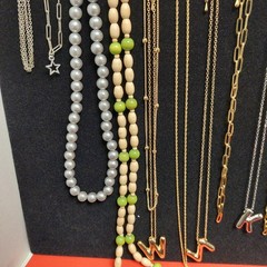 60 Piece Vintage-Now Jewelry Lot Necklaces Bracelets Brooches Earrings