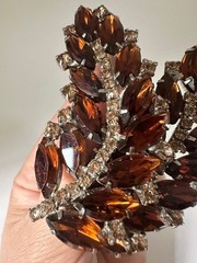 Vintage brown rhinestone feathers Brooch
