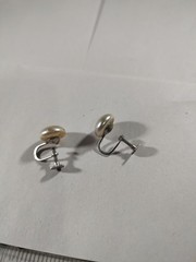 Vintage Earrings Imitation Pearl Metal Screw Back Stud Earing’s