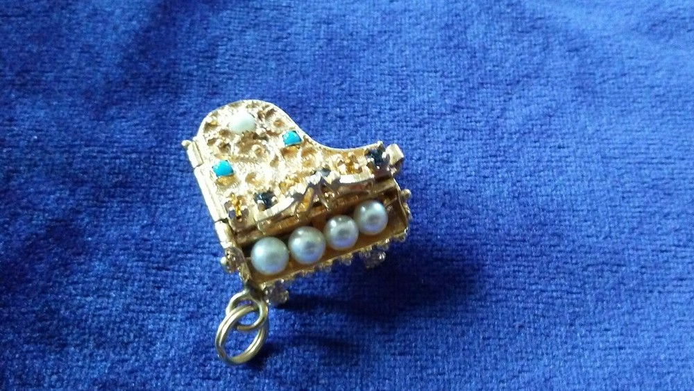 14kt gold vintage jeweled piano charm—vintage estate–9.6 grams