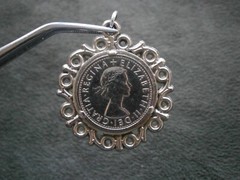 Queen Elizabeth II Vtg Shiny Sixpence Coin in Ornate Silvertone Mount 6.2g