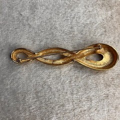 Vintage Gold Tone Monet 3.5in Infinity Brooch Preppy Old Money
