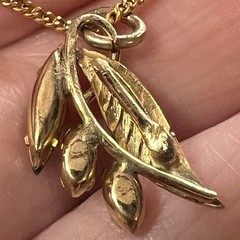 Pretty Vintage 12k Gold Filled Floral Leaf Pendant, Emerald-Glass, Peridot-Glass