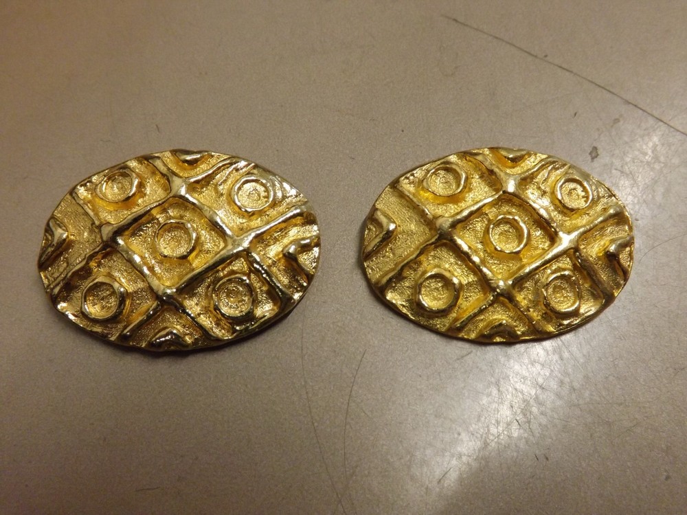 Vintage Jewelry Lot: Musi Clip-On Earrings – Very Good Condition