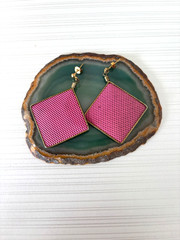 VTG Hot Pink Geometric Metal Mesh 80s Retro Art Deco Brutalist Dangle Earrings