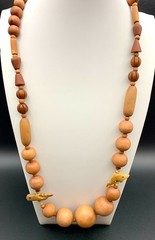 Chunky Graduated Wood Bead Necklace Whale Dolphin Sea Animal Carved 1970-80s Vtg