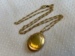 Vtg Gold Filled Locket Necklace 4.8g Fine Jewelry 14.5″ Chain Diamond Cut Design