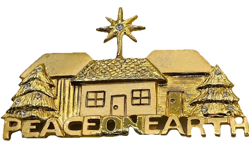 Vintage Casual Corner Peace On Earth Christmas Village Brooch Gold Tone Pin