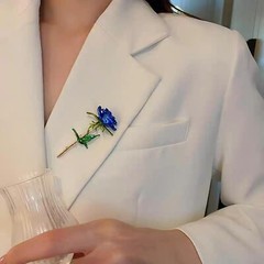 Enamel Rose Flower Brooch Pin for Women Girls Men Alloy Fashion Gold Green Le…