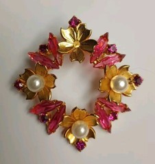 Vintage Pearl Rhinestone Pin Brooch Goldtone W/ Pearl & Pink Glass Stones Daisy