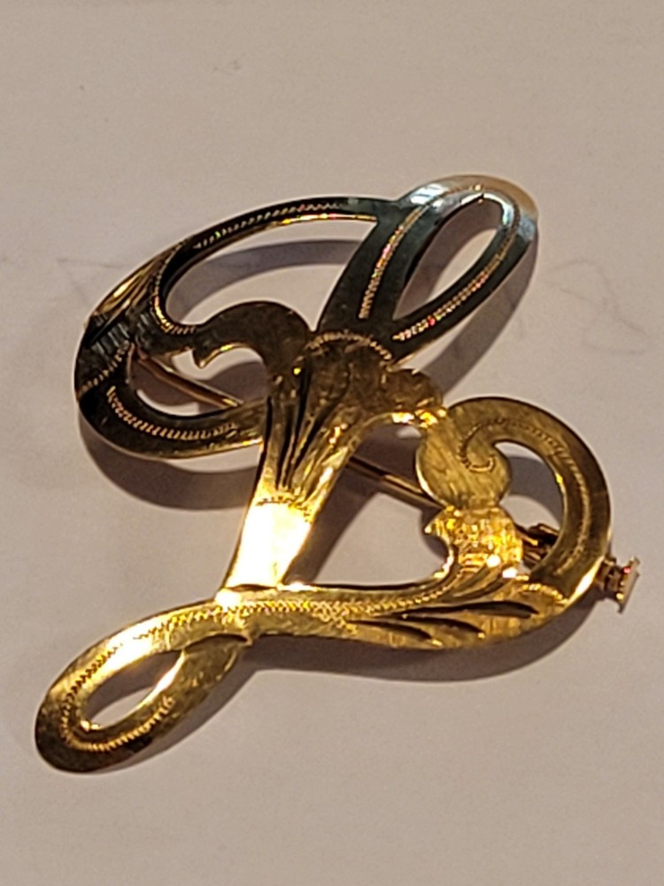 Vintage Beautiful L shape Brooch Set In 18k Yellow Gold, Stamped 750 European