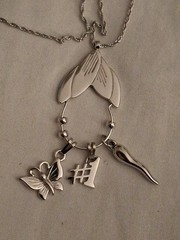 Vtg Monet Charm Necklace Silvertone+3 Charms+Beaded Spacers Signed 30″ 1980’s