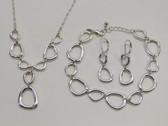 SAQ Jewelry Set Necklace Earrings Bracelet Silver Tone Gorgeous D2611