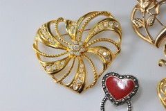 vtg to now HEART BROOCH Pins Rhinestone dangle charm 2 signed RDC Avon LL47