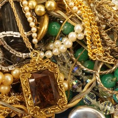 10lb Lot of Assorted Costume Jewelry, Modern & Vintage Much Wearable