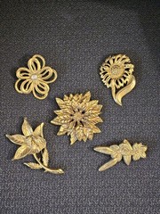 5 Vintage Floral Brooches Gold-Tone, Two Signed, One AAi