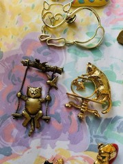 Lot Of 22 Vintage Cat Brooches And Pins Some Signed Various Black Cat, Gold