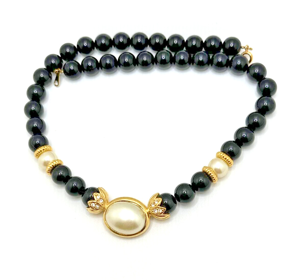 Vintage AVON Faux Pearl Pendant Necklace Black Beads Rhinestones Gold Tone 16″