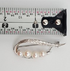 VTG Sterling Silver Brooch 1.75in Leaf Pod 4 Cultured Ivory Pearls MCM 5g Estate
