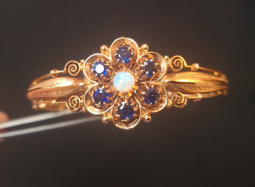 Stunning Vintage 14 KT Solid Yellow Gold Bracelet with White Opal and Sapphires