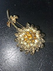 Vintage 1960’s Amber/Clear Rhinestone Goldtone Flower Brooch Pin w/ Secure Clasp