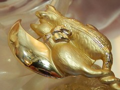 Lovely Vintage 80’s AJC Signed Cats In Love Moon Brooch 33AG5