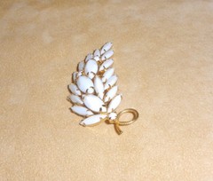 Beautiful D&E White Milk Glass Pin w/ Long, Thin Navettes by Juliana Jewelry