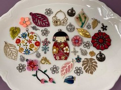 Lot Vtg & Modern Flower Leaf Pendants Findings Jewelry Craft Art Repurpose 2