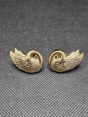 Vintage Earrings – 80’s-90’s – Swan Birds Love Retro Gold Colored Clip On