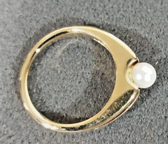 NOS Vintage 1985 Avon Genuine Cultured Pearl Ring Size 8 18K HGE Blue Velvet Box