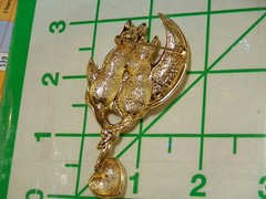 Lovely Vintage 80’s AJC Signed Cats In Love Moon Brooch 33AG5