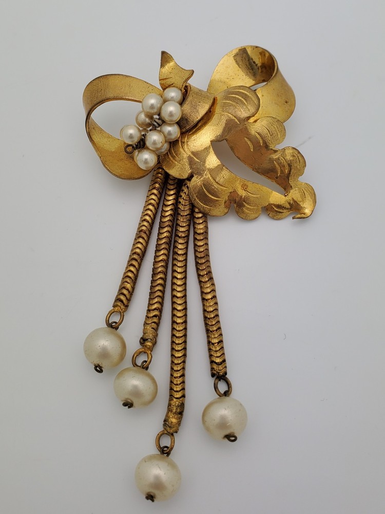 Vintage 1940s Stunning Long Drop Pearl Brooch