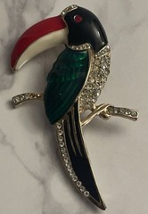 Vintage Toucan Bird Rhinestone Gold Tone Enamel Brooch Pin Gar5-23