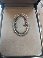 Vintage Cameo Brooch Old Antique Ladies Jewelry Pendant In Box