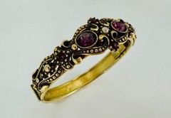Vintage Avon 1974 Queensbury Victorian Style Purple Rhinestone Hinged Bracelet