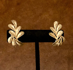 Vintage FRANCOIS Earrings Gold Tone Clip On Leaves Foliage Signed