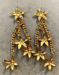 ST. JOHN Gold Plated Dangling Stars Star Fish Post Earrings New on Card 4.25″
