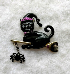 Vintage KC Halloween Cat On A Broomstick Brooch (131 – 2006)